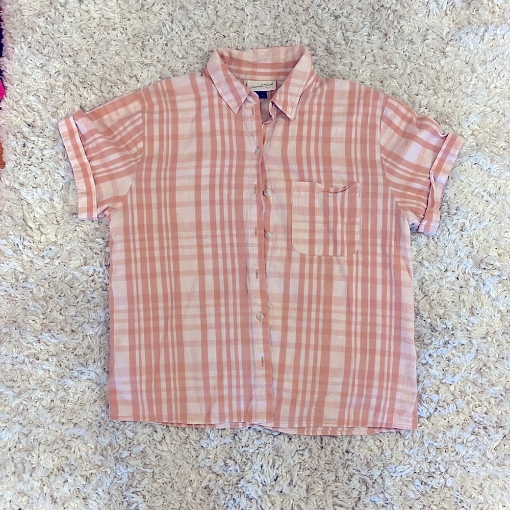 Salmon colored collared short sleeve button up